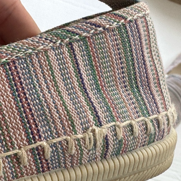 ROCKET DOG SLIP ON STRIPED-FAUX ESPADRILLE. EXCELLENT CONDITION. - Picture 9 of 16